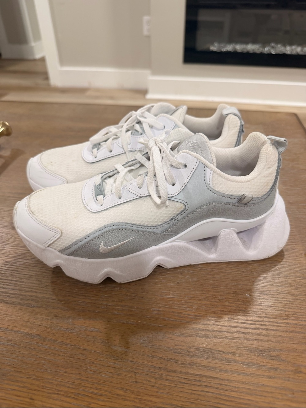 Nike RYZ 365 2 White Metallic Platinum Chunky Sneakers - Women's Size 8.5